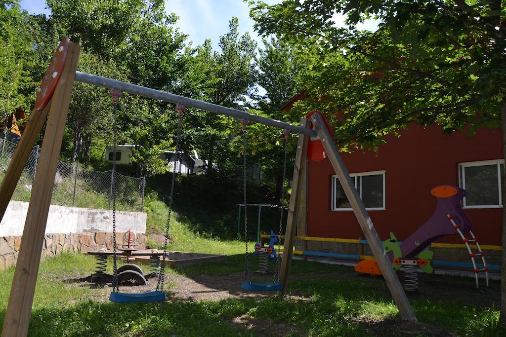 Camping Aneto 贝纳斯克 外观 照片